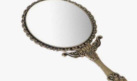 7 Spiritual Meanings of Dreaming of a hand mirror