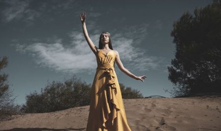 6 Spiritual Meanings of Dreaming of Yellow Clothes