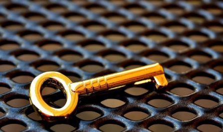 6 Spiritual Meanings of Dreaming of the Golden Key