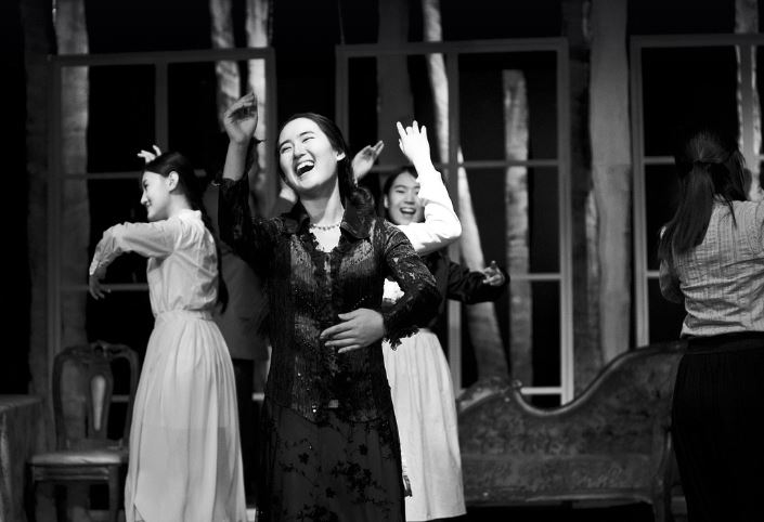 5 Spiritual Meanings of Dreaming of Drama