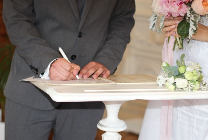 7 Spiritual Meanings of Dreaming of Registering for Marriage