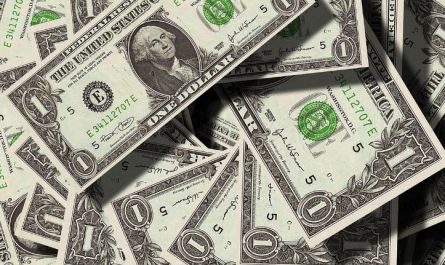 5 Spiritual Meanings of Dreaming of Losing Money