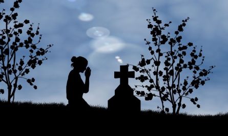 15 Spiritual Meanings of Dreaming of a friend dying