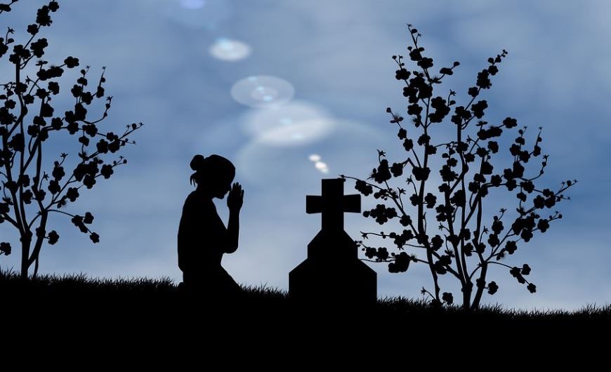 15 Spiritual Meanings of Dreaming of a friend dying
