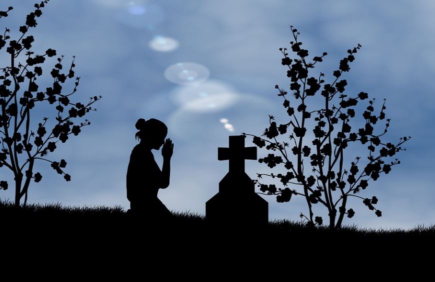 15 Spiritual Meanings of Dreaming of a friend dying