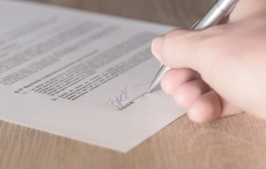 14 Spiritual Meanings of Dreaming of Signing a Contract