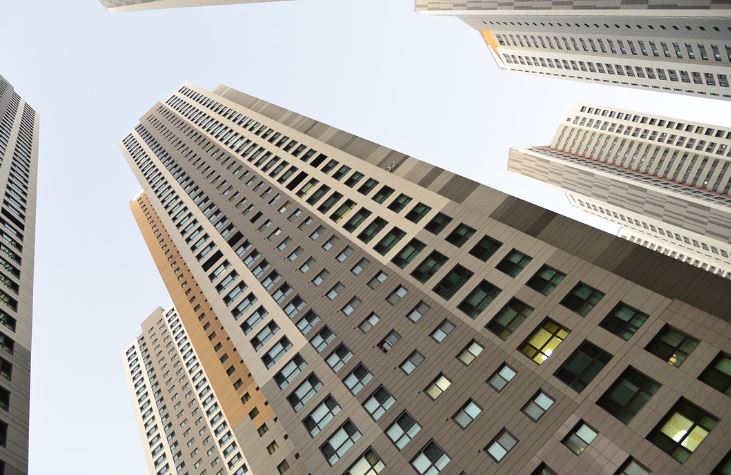 7 Spiritual Meanings of Dreaming of Moving to an Apartment