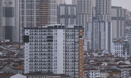 7 Spiritual Meanings of Dreaming of an Apartment Collapse