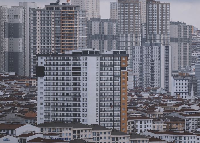 7 Spiritual Meanings of Dreaming of an Apartment Collapse
