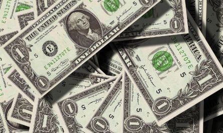 6 Spiritual Meanings of Dreaming of Encountering Money