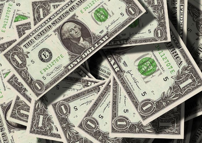 6 Spiritual Meanings of Dreaming of Encountering Money