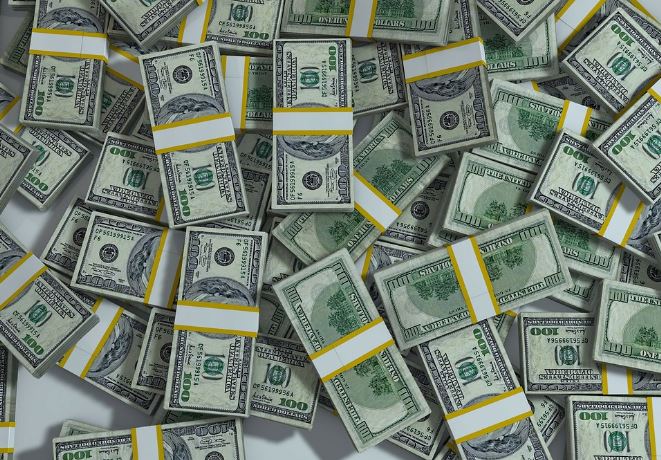 6 Spiritual Meanings of Dreaming of Losing Money