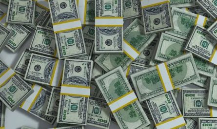 7 Spiritual Meanings of Dreaming of Money