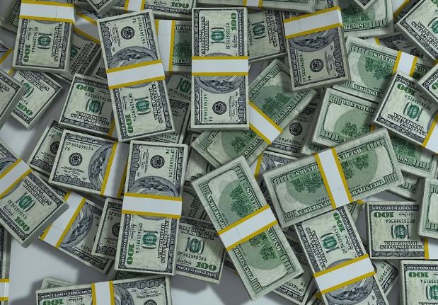 7 Spiritual Meanings of Dreaming of Money