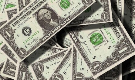 6 Spiritual Meanings of Dreaming of Receiving Money