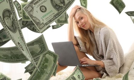 6 Spiritual Meanings of Dreaming of Money Running Out