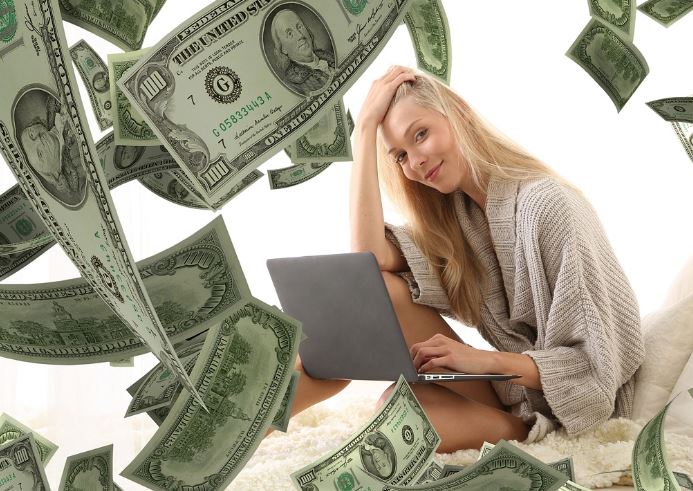 6 Spiritual Meanings of Dreaming of Money Running Out