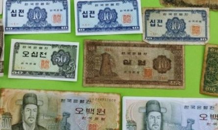 7 Spiritual Meanings of Dreaming of Old Money