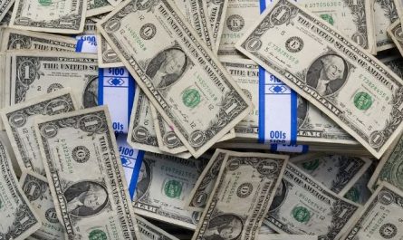 6 Spiritual Meanings of Dreaming of Spending a lot of Money