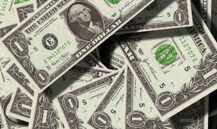 8 Spiritual Meanings of Dreaming of Giving Money
