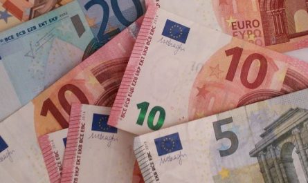 7 Spiritual Meanings of Dreaming of Receiving Pocket Money