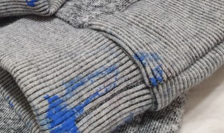 6 Spiritual Meanings of Dreaming of Dirty Clothes