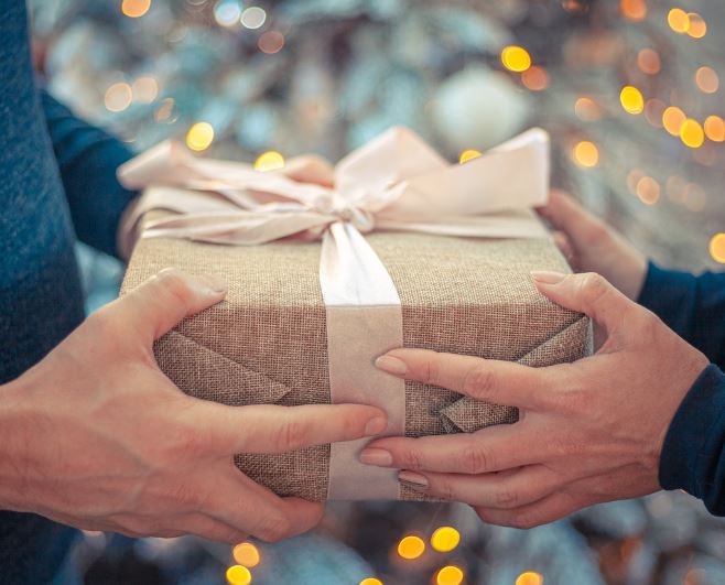 7 Spiritual Meanings of Dreaming of Receiving Clothing Gifts