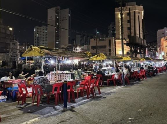 6 Spiritual Meanings of Dreaming of food stalls