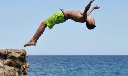 7 Spiritual Meanings of Dreaming of Diving