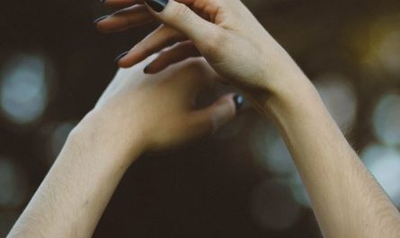 6 Spiritual Meanings of Dreaming of missing fingers