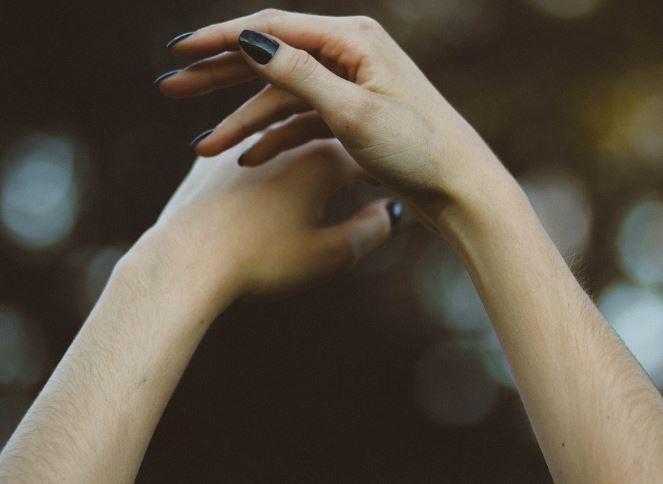 6 Spiritual Meanings of Dreaming of missing fingers