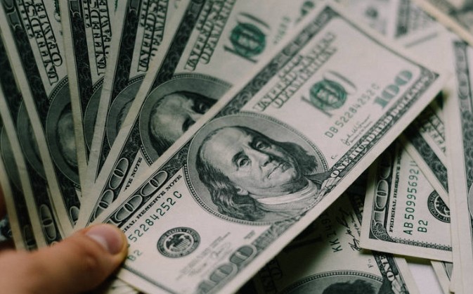 6 Spiritual Meanings of Dreaming of $10 million
