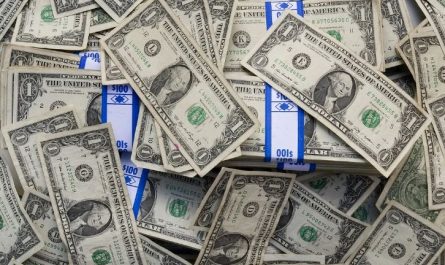 6 Spiritual Meanings of Dreaming of a hundred million dollars