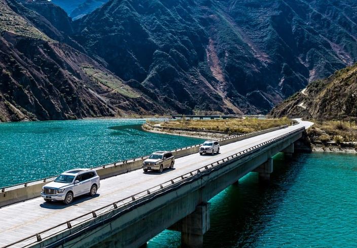 6 Spiritual Meanings of Dreaming of Reversing a Car
