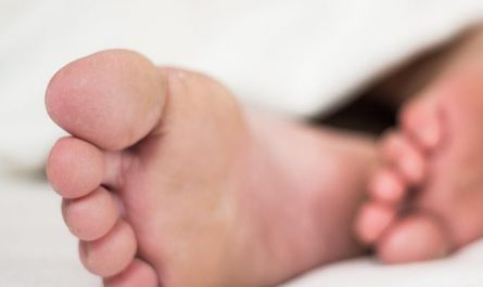 6 Spiritual Meanings of Dreaming about smelly feet