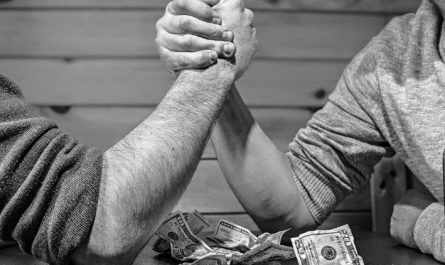 5 Spiritual Meanings of Dreaming about arm wrestling