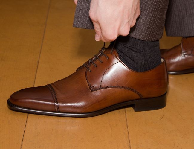 6 Spiritual Meanings of Dreaming of Receiving Shoe Gifts
