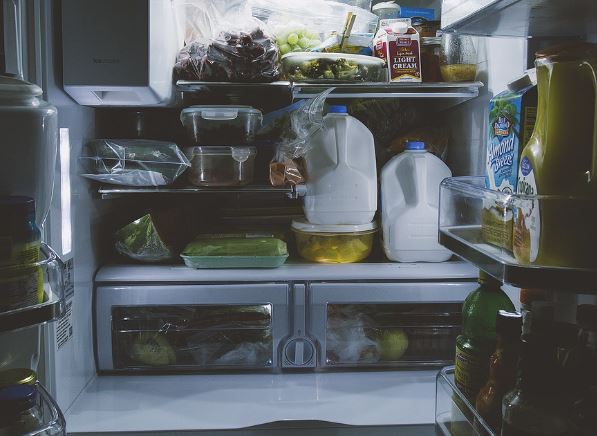 6 Spiritual Meanings of Dreaming of Food in the Refrigerator