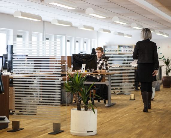 6 Spiritual Meanings of Dreaming of Resignating from a Company