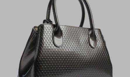 6 Spiritual Meanings of Dreaming of a Black Bag