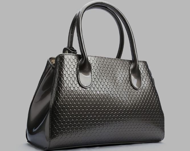 6 Spiritual Meanings of Dreaming of a Black Bag