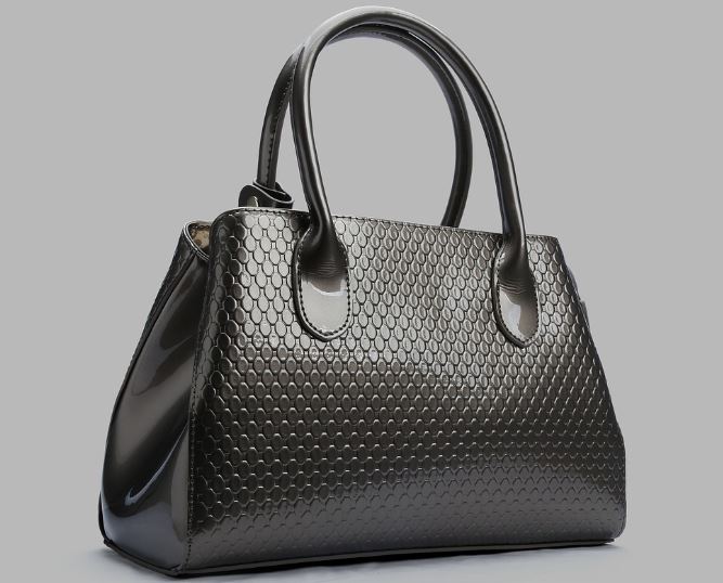 6 Spiritual Meanings of Dreaming of a Black Bag