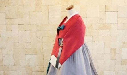 6 Spiritual Meanings of Dreaming of Red Hanbok