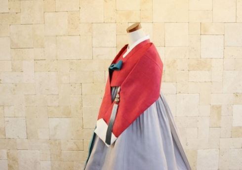 6 Spiritual Meanings of Dreaming of Red Hanbok