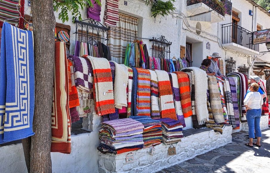 20 Spiritual Meanings of Dreaming about Blanket