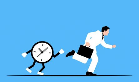 18 Spiritual Meanings of Dreaming about being late