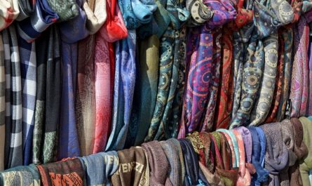 21 Spiritual Meanings of Dreaming about scarf
