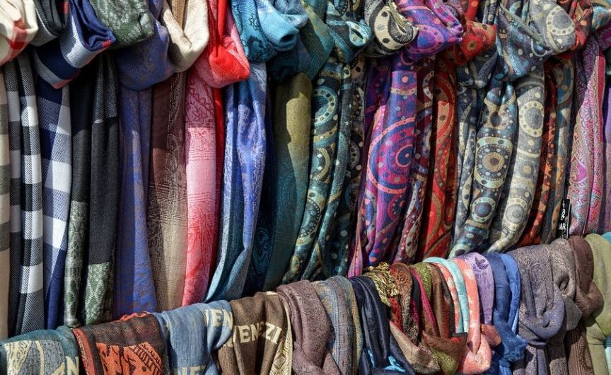 21 Spiritual Meanings of Dreaming about scarf