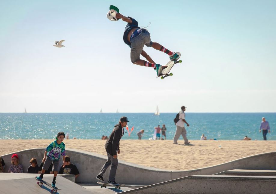17 Symbolic Meanings of Dreaming of Skating