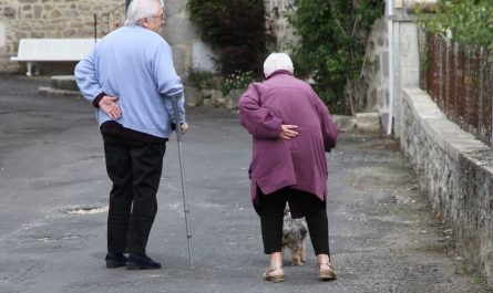 21 symbolic meanings of dreaming about old people